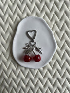 🍒 Bijoux licol : rouge pailletées avec finition argent